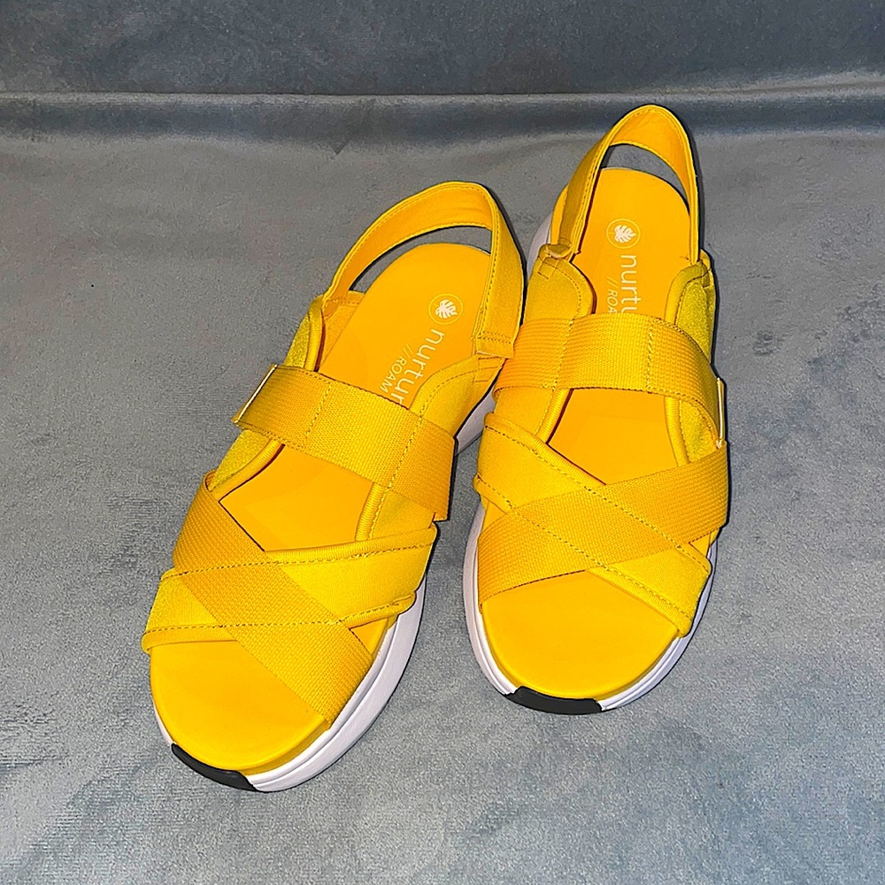 Dillards Nurture // Roam yellow sandals size 9.5